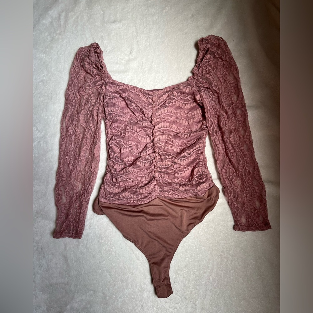 Lulu’s mauve lace bodytop xs